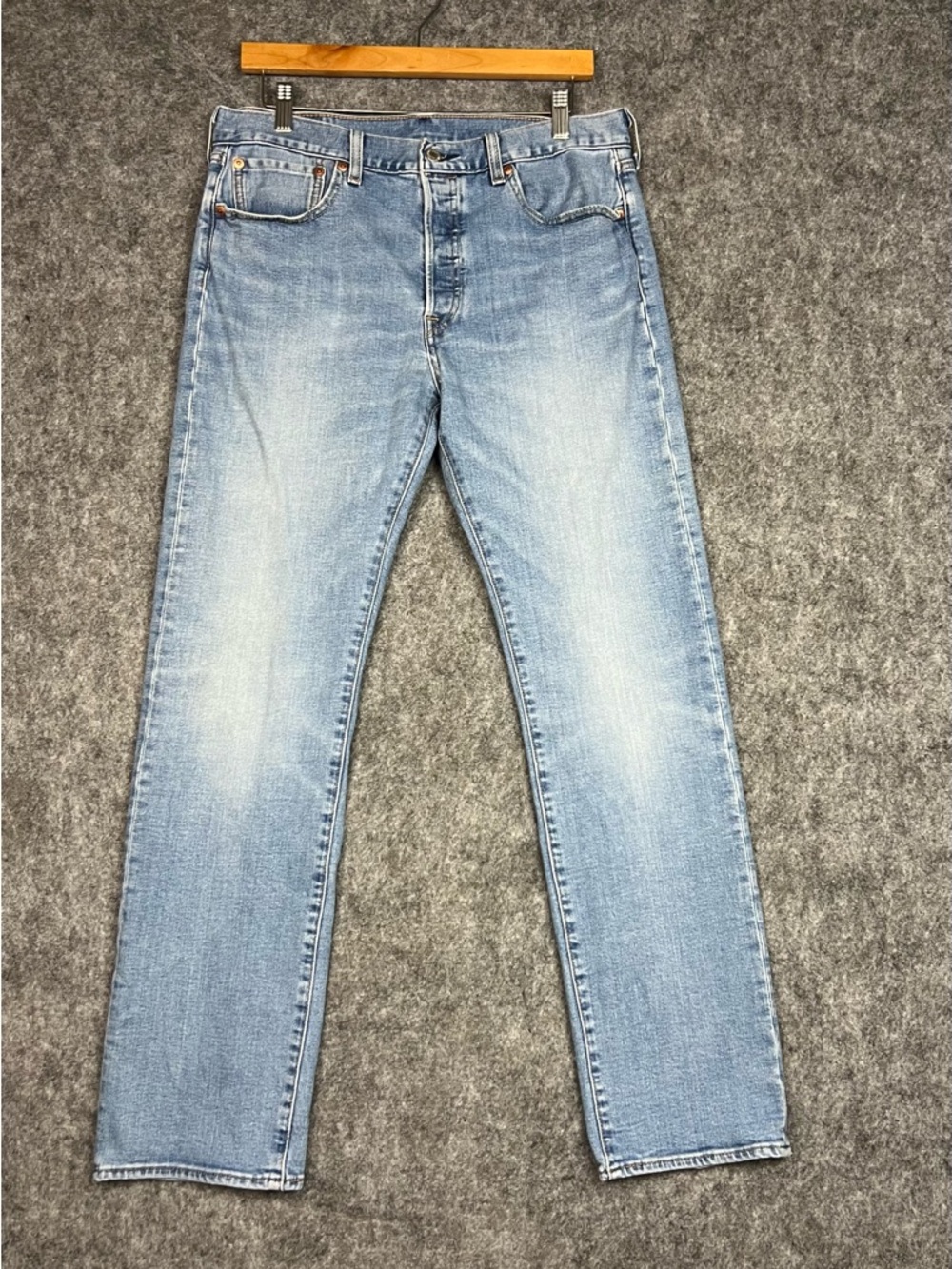 Vintage Levis 501 Light Wash Men's Straight Jeans - Back Pocket Detail 33x32